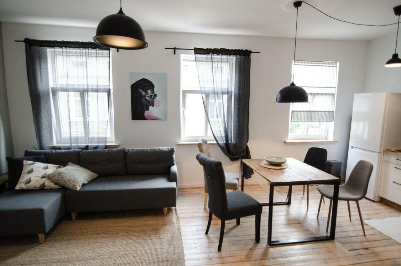 Appartement Frankenstein Girl à Liepāja Extérieur photo