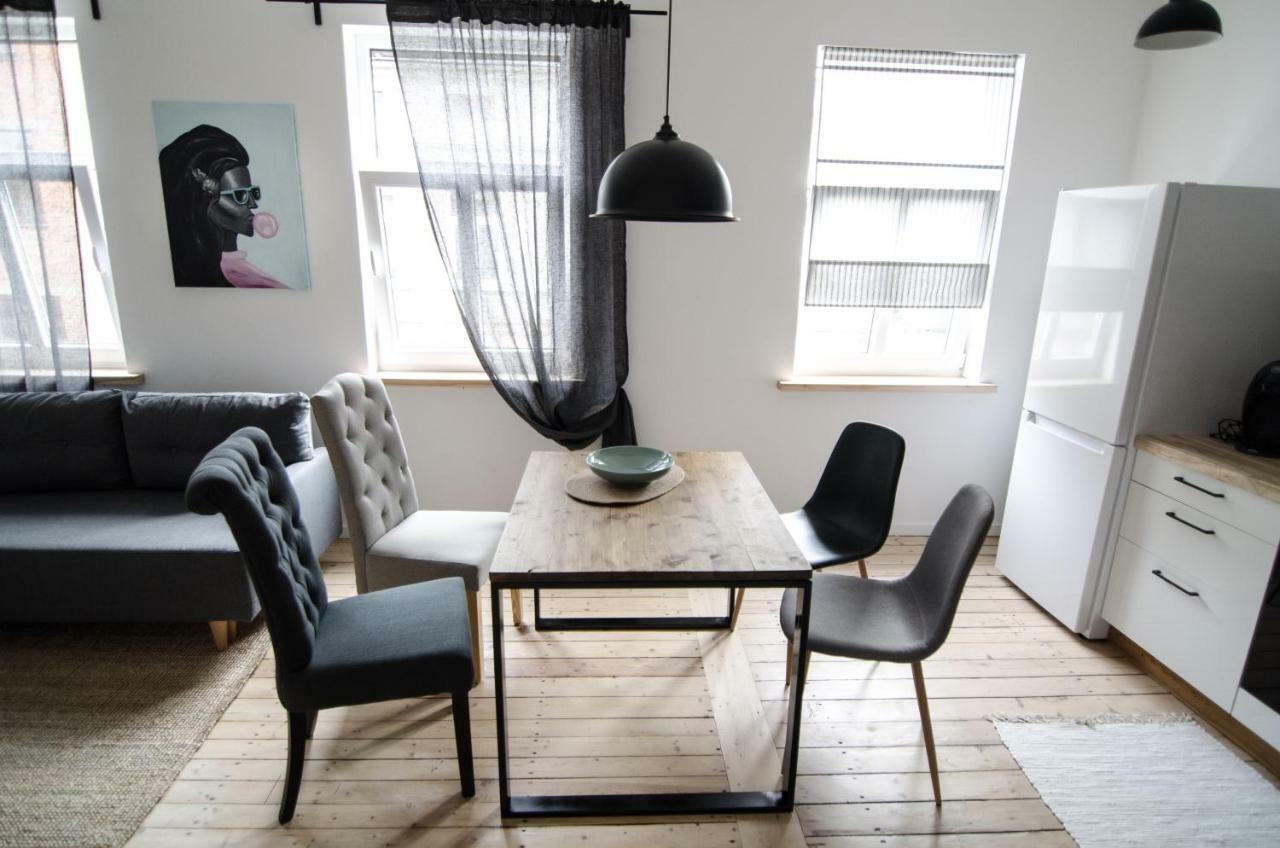 Appartement Frankenstein Girl à Liepāja Extérieur photo